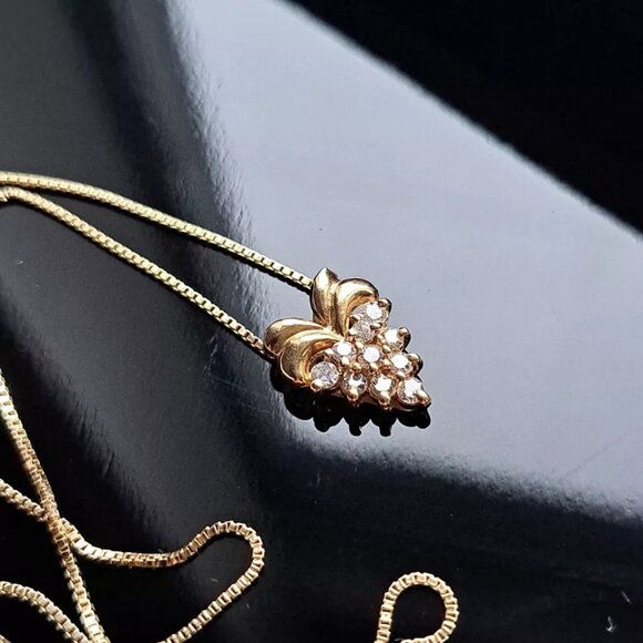 CLEARANCE 14Kt Yellow Gold .75 Ct Diamond Grape Cluster Pendant & 20" Chain - Picture 6 of 13